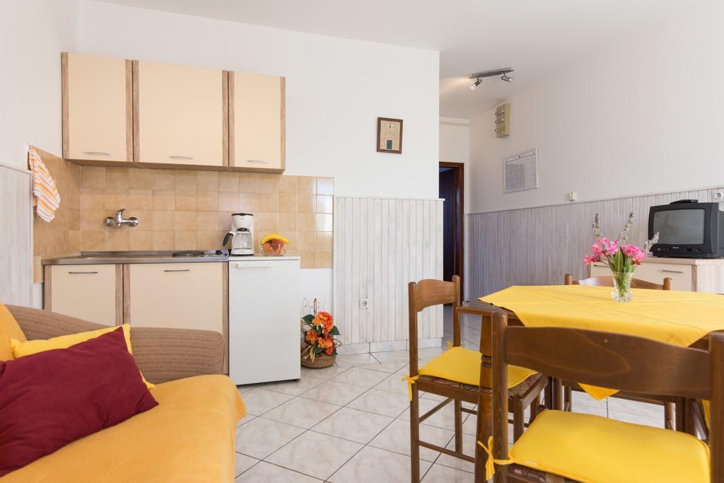 Apartment Milka クルク エクステリア 写真